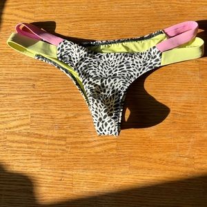 Cheeky swimsuit bottom